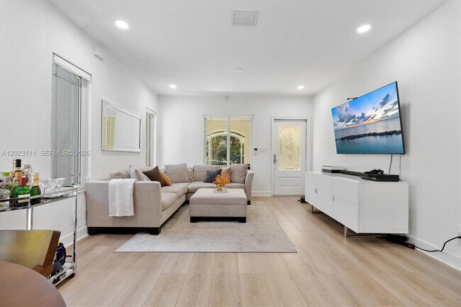 Building Photo - Southwest 17th Street, Miami, FL 33145 - 2 BR 3 BA single-family home