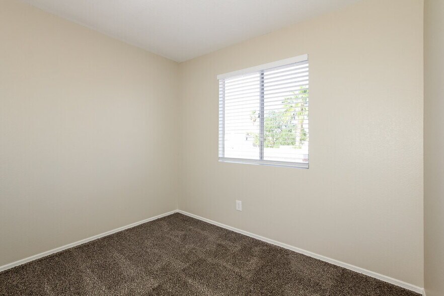 Building Photo - 909 E Marco Polo Rd