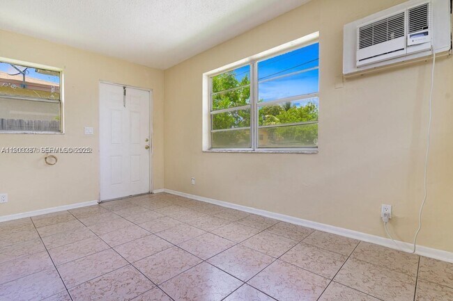 Building Photo - 805 NW 3rd Terrace