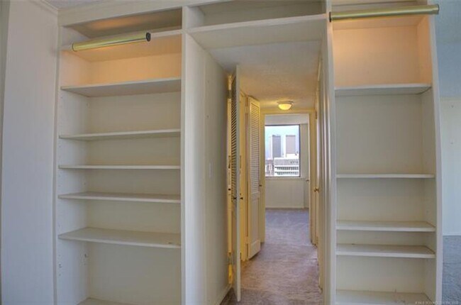 Building Photo - Adorable 2 bed 2 bath in historic Liberty Tower