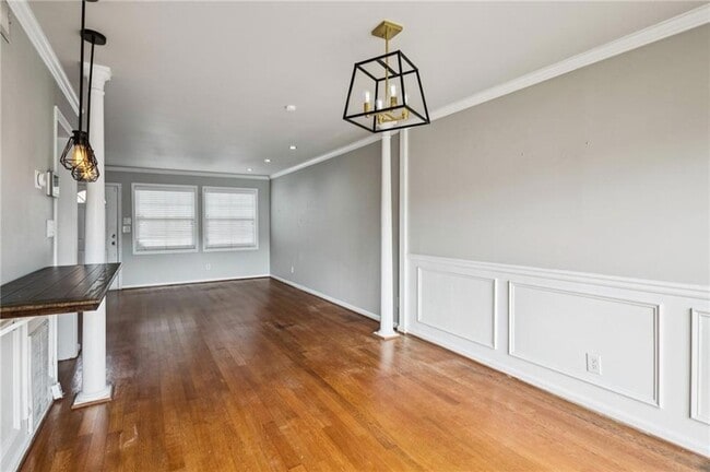 Building Photo - 2825 Ne Expressway Unit O2