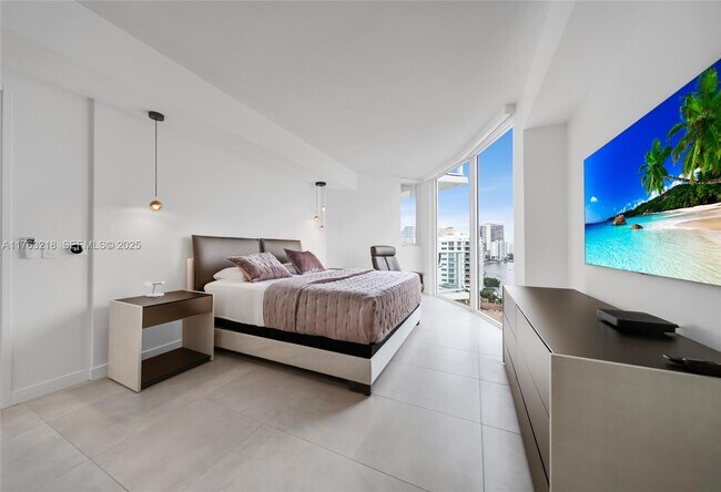 Building Photo - 401 N Birch Rd