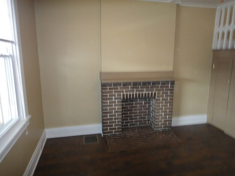 Building Photo - 725 McCaslin St