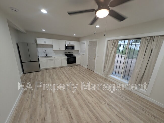 Building Photo - 443 Trumbull Ave SE