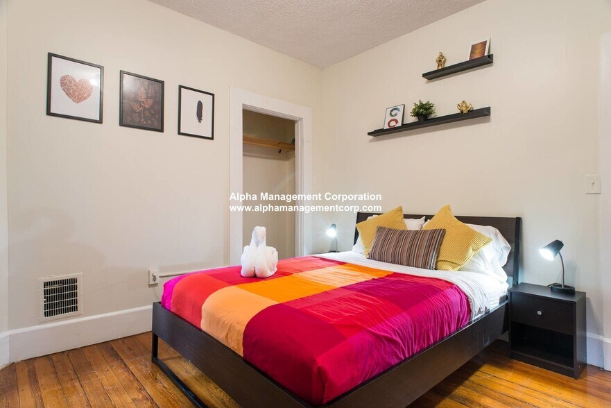 Building Photo - 123 Brook St