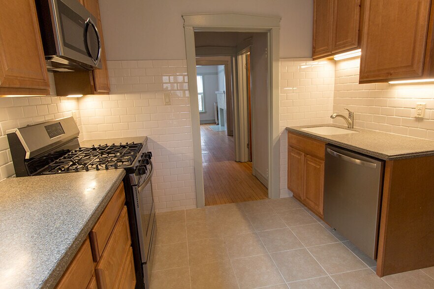 Building Photo - 1355 W Winona St
