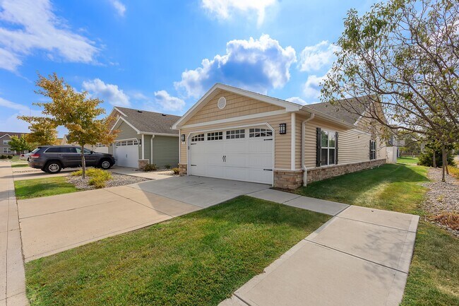 Building Photo - Redwood Perrysburg Woodmont Drive