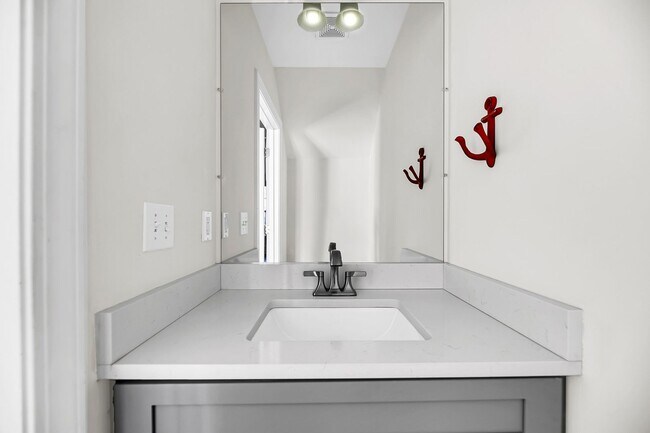 Building Photo - Whitney Lakes End Unit Townhome on Johns Island