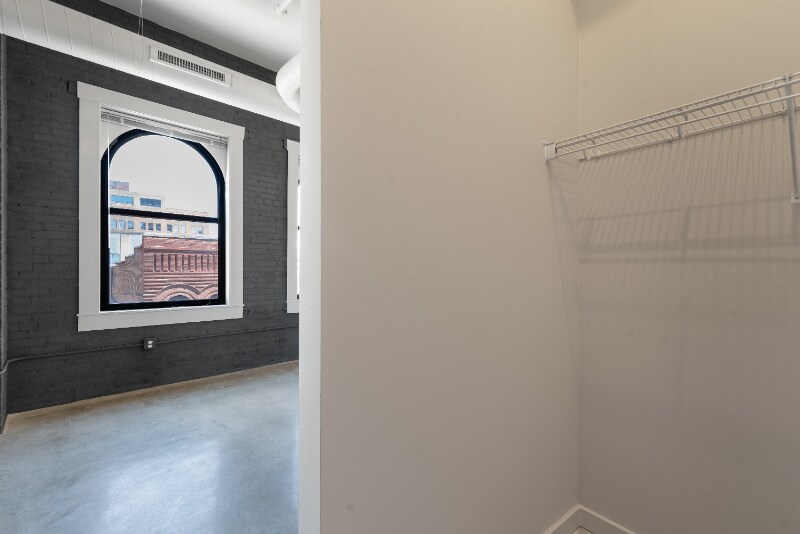 Building Photo - 1006 Olive St