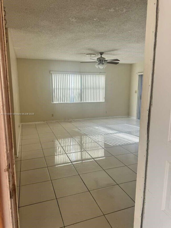 Building Photo - 2343 NW 28th St