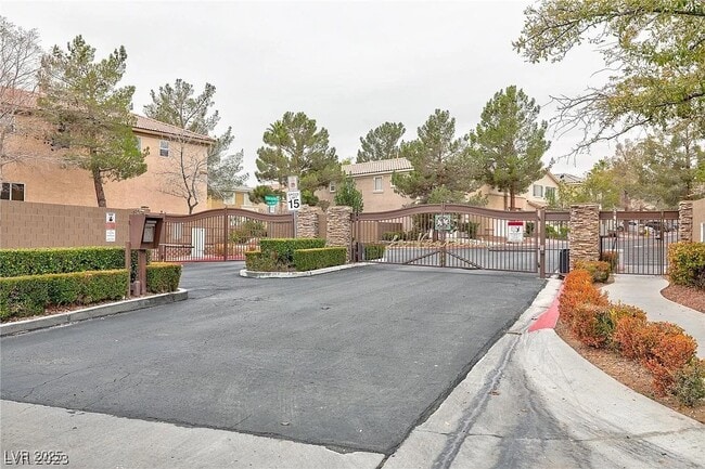 Building Photo - 9909 Calabasas Ave