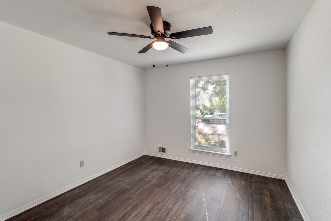 Building Photo - 15825 El Estado Dr