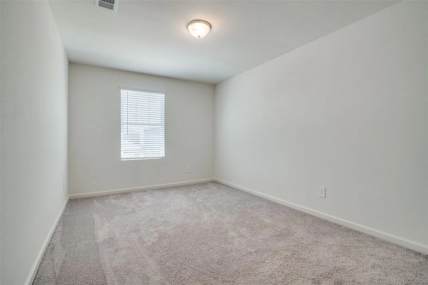 Building Photo - 731 Yorkshire Dr