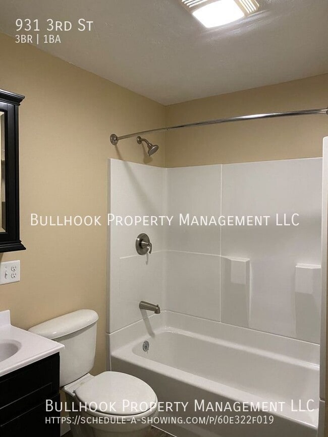 Building Photo - 931 3rd St