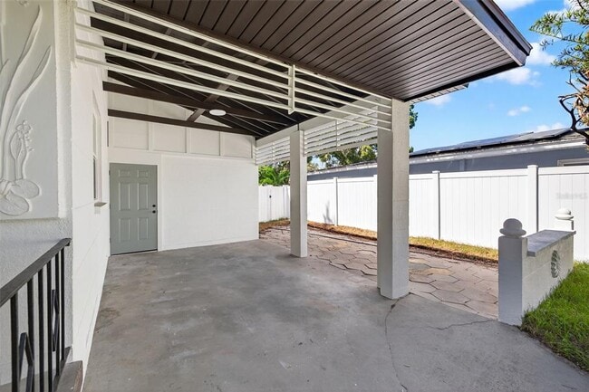 Building Photo - 2710 Boca Ciega Dr N