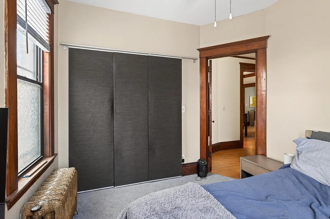 Building Photo - 2827 Pleasant Ave