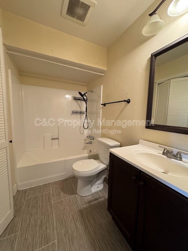 Building Photo - 2420 Shadow Ln