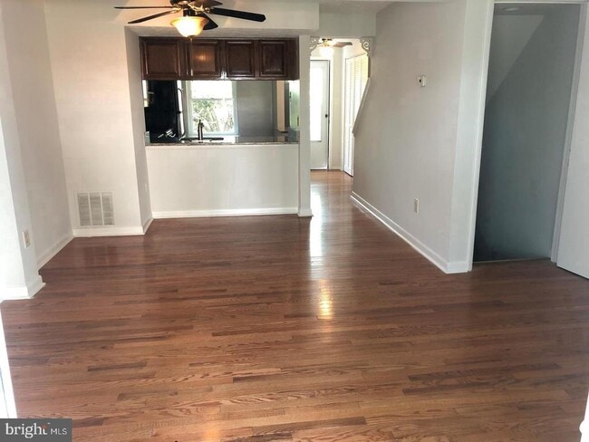 Building Photo - 19457 Zinnia Cir