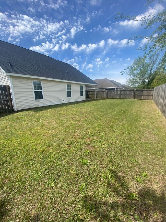 Building Photo - 204 Wembley Dr