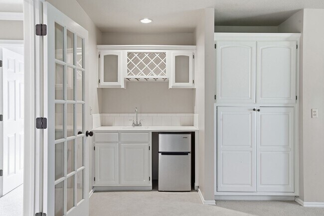 Building Photo - 408 W Fairway Ct