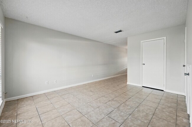 Building Photo - 2505 Waters Edge Dr