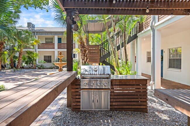 Building Photo - 2402 W Cleveland St