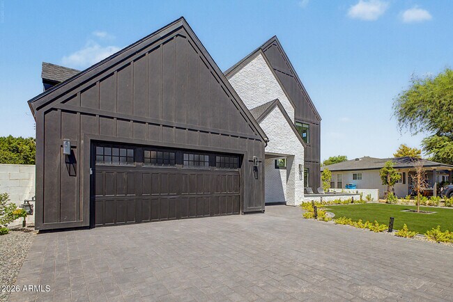 Building Photo - 3526 E Hazelwood St