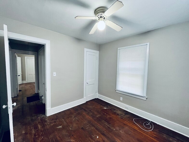 Building Photo - 1735 W Hill St