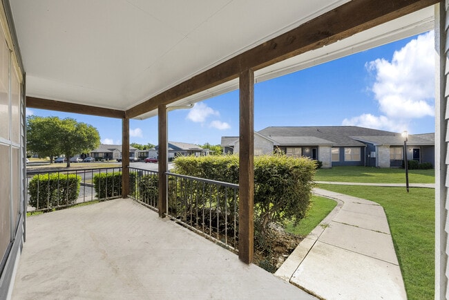 Building Photo - Crescent Village