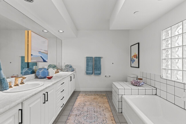 Building Photo - 12000 Goshen Ave