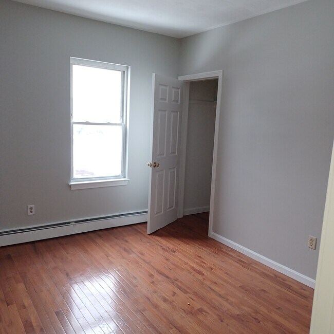 Building Photo - 117 Swan St