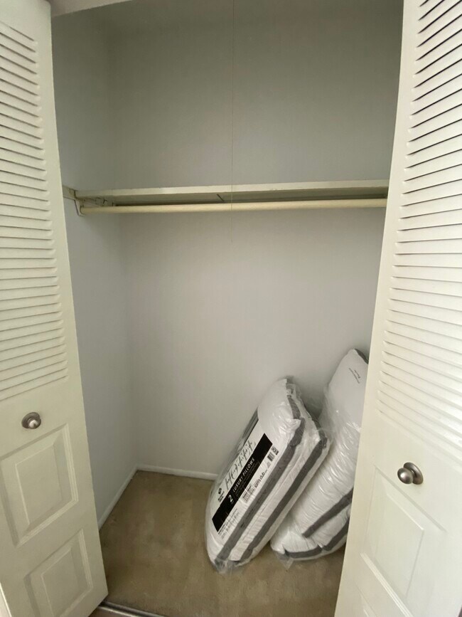 Building Photo - 1781 SE Linpark Ct