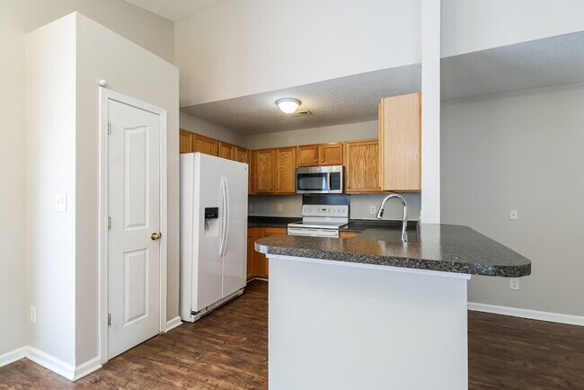 Building Photo - 15123 De Havilland Dr