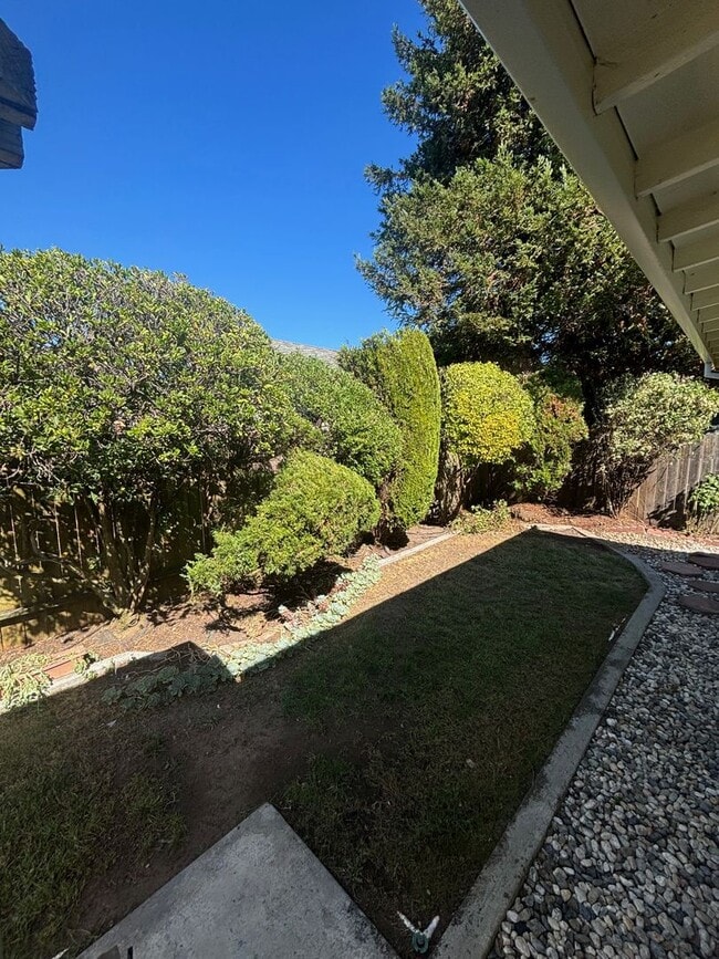 Building Photo - 3 Bedroom 2 Bathroom Single Family home in...