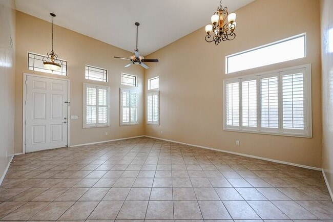 Building Photo - BEAUTIFUL 4 BEDROOM, 2.5 BATH WITH A POOL IN THE HEART OF GILBERT