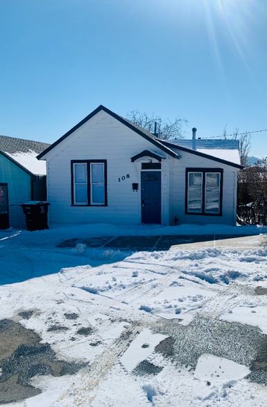 Building Photo - 108 W Gold St