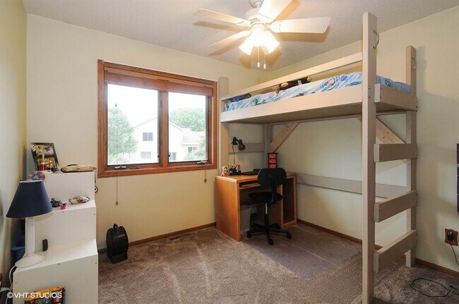 Building Photo - Spacious 5BR Home on Cul-de-Sac – Available June 1