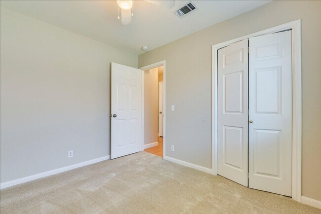 Building Photo - 913 Jasmine Trail