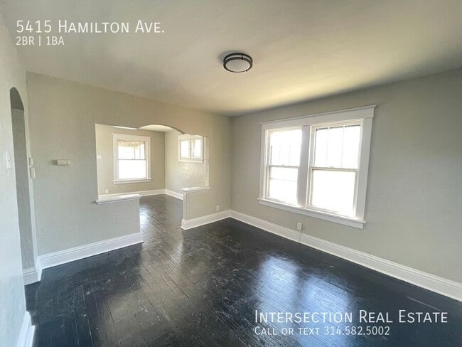 Building Photo - Spacious 2 Bed/1Bath w/Updated Kitchen