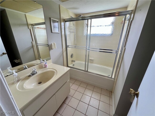 Building Photo - 10 Regency Ct