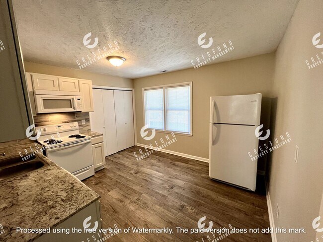Building Photo - Spacious 1 bedroom 1 bathroom apartment