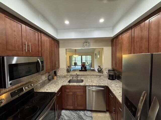Building Photo - 5055 Oakhill Ln