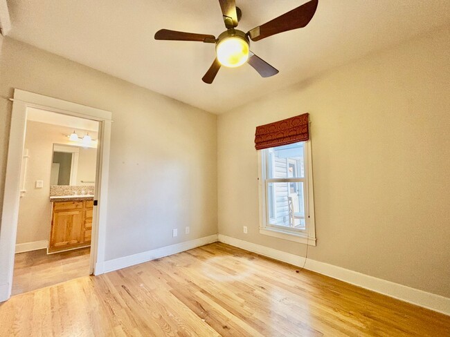 Building Photo - Spacious and Bright 1 Bed 1 Bath Duplex in...