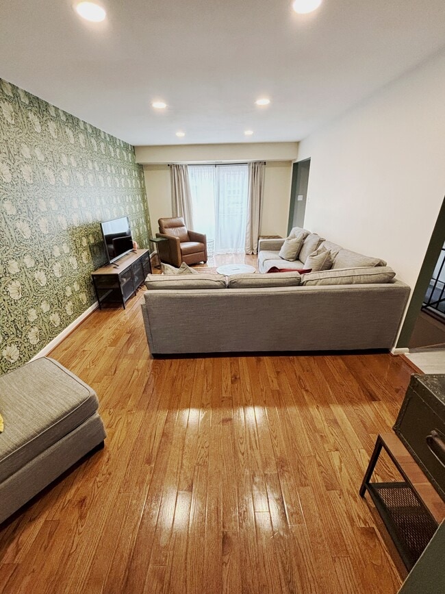 Building Photo - 5107 Cliffhaven Dr