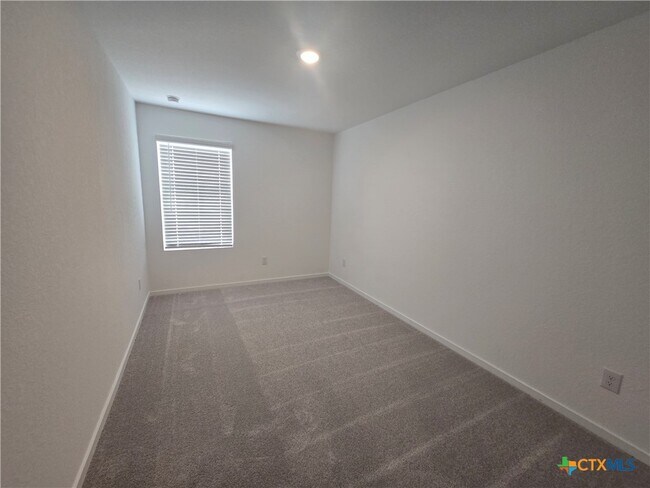 Building Photo - 5600 Geronimo St