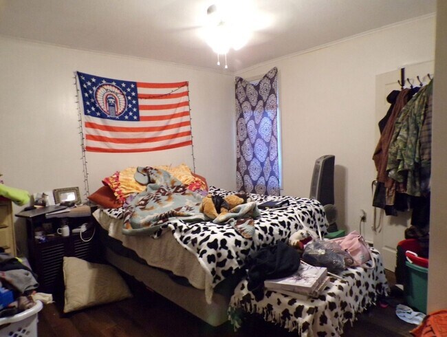 Building Photo - 316 Main St