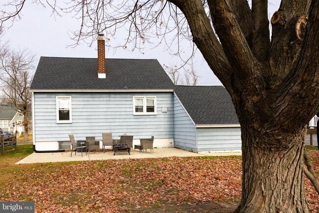 Building Photo - 130 7th Ave