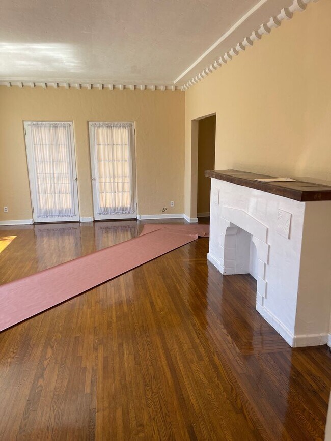 Building Photo - ONE TIME RENTAL - CHARLOTTE