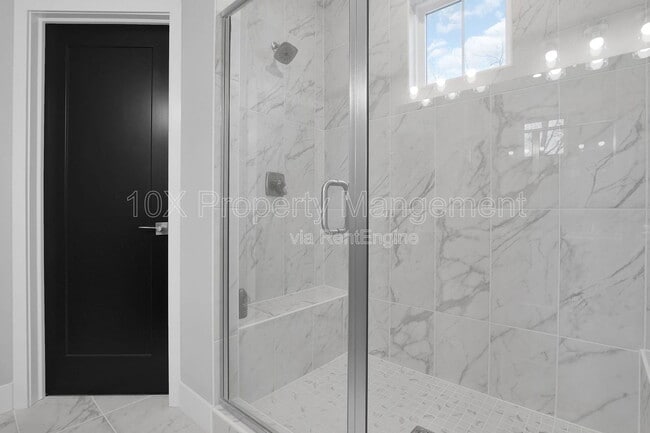 Building Photo - 105 Encore Park Bend