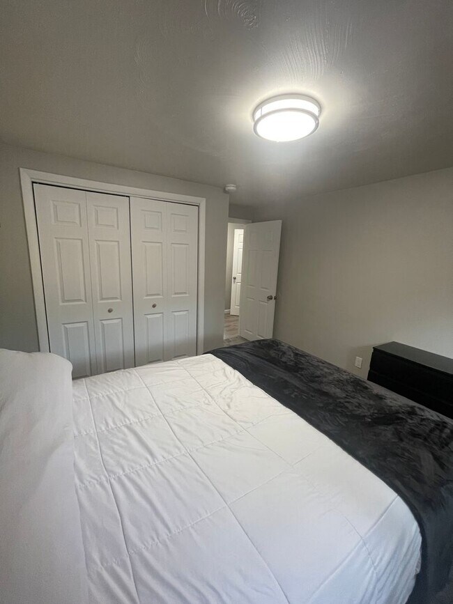 Building Photo - Renovated 3 Bedroom 1.5 Bathroom in Arvada!
